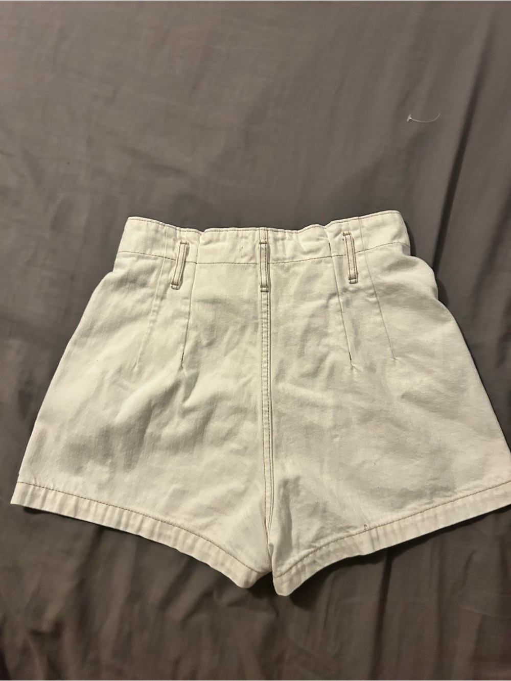 Abercrombie & Fitch High-Waist Button Front Cream Shorts - Picture 2 of 3